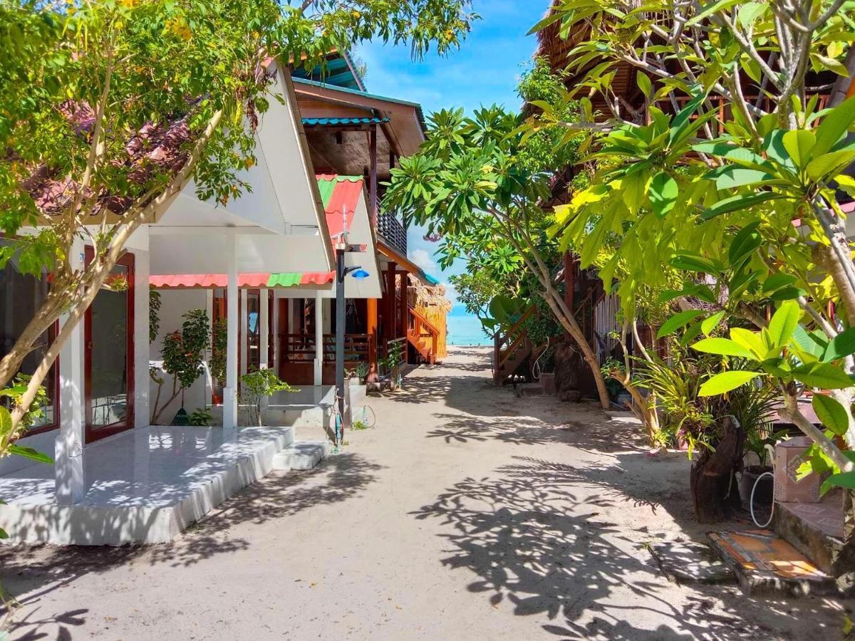 Sea To Moon Lipe Bed & Breakfast Exterior photo