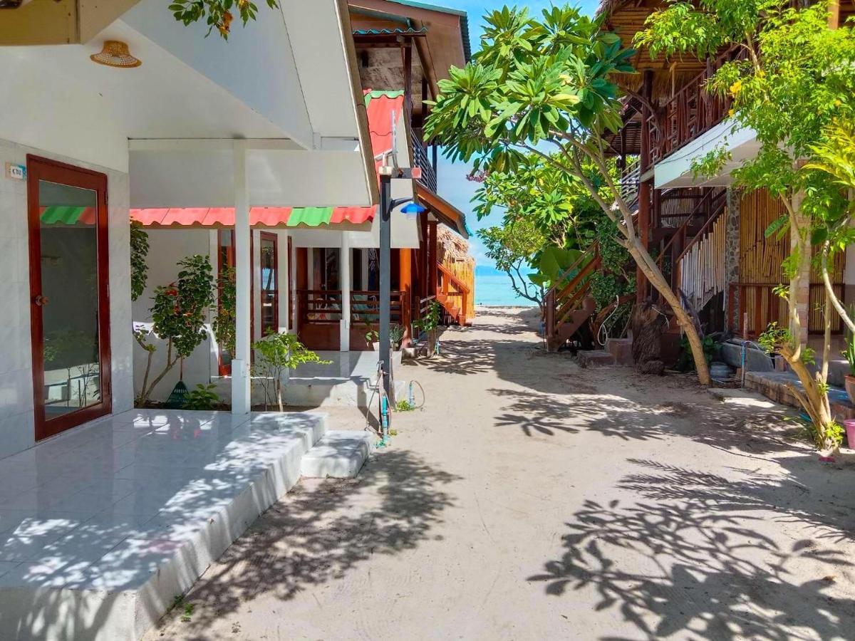 Sea To Moon Lipe Bed & Breakfast Exterior photo