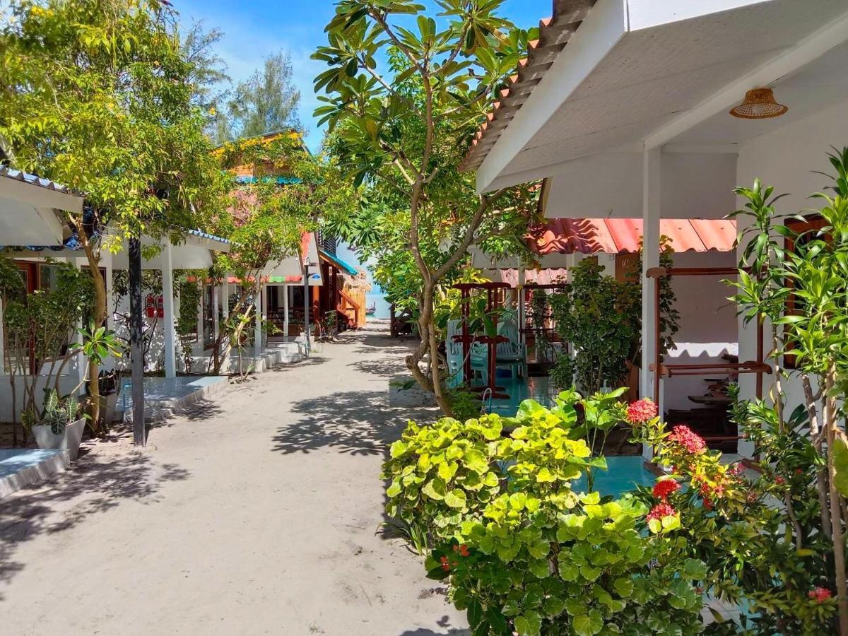 Sea To Moon Lipe Bed & Breakfast Exterior photo